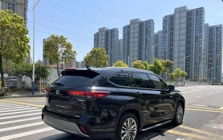 Toyota Highlander, 2022 год, 3 850 000 рублей, 6 фотография