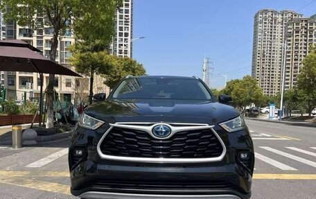 Toyota Highlander, 2022 год, 3 850 000 рублей, 2 фотография