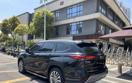 Toyota Highlander, 2022 год, 3 850 000 рублей, 5 фотография