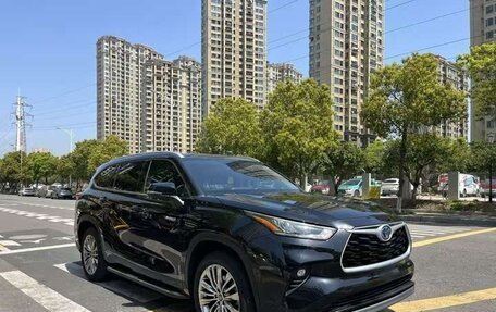 Toyota Highlander, 2022 год, 3 850 000 рублей, 3 фотография