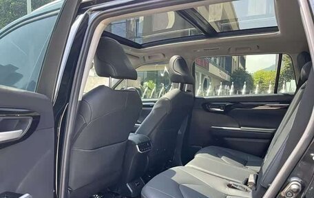 Toyota Highlander, 2022 год, 3 850 000 рублей, 9 фотография