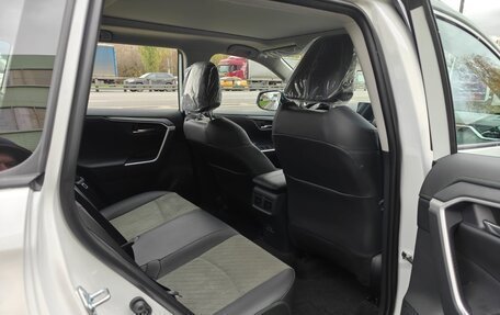 Toyota RAV4, 2025 год, 4 050 000 рублей, 11 фотография