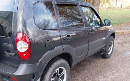 Chevrolet Niva I рестайлинг, 2018 год, 820 000 рублей, 11 фотография