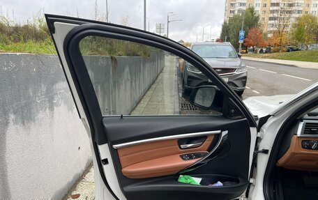 BMW 3 серия, 2017 год, 2 400 000 рублей, 33 фотография