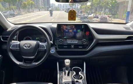 Toyota Highlander, 2022 год, 3 850 000 рублей, 8 фотография