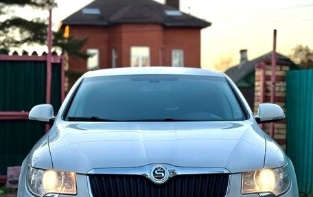 Skoda Superb III рестайлинг, 2011 год, 780 000 рублей, 23 фотография