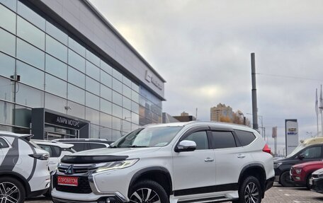 Mitsubishi Pajero Sport III рестайлинг, 2018 год, 2 399 000 рублей, 3 фотография