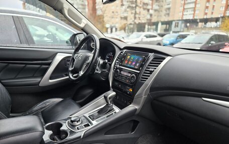 Mitsubishi Pajero Sport III рестайлинг, 2018 год, 2 399 000 рублей, 9 фотография