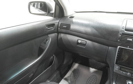 Toyota Avensis III рестайлинг, 2004 год, 749 000 рублей, 10 фотография