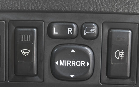 Toyota Avensis III рестайлинг, 2004 год, 749 000 рублей, 15 фотография