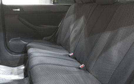 Toyota Avensis III рестайлинг, 2004 год, 749 000 рублей, 23 фотография