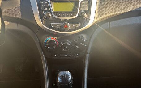 Hyundai Solaris II рестайлинг, 2011 год, 599 000 рублей, 14 фотография