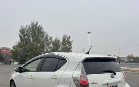 Toyota Aqua I, 2014 год, 690 000 рублей, 10 фотография