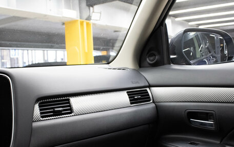 Mitsubishi Outlander III рестайлинг 3, 2013 год, 1 549 000 рублей, 9 фотография