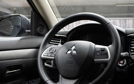 Mitsubishi Outlander III рестайлинг 3, 2013 год, 1 549 000 рублей, 8 фотография