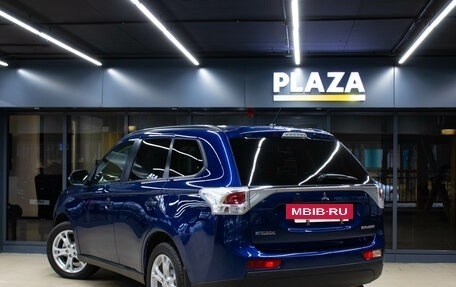 Mitsubishi Outlander III рестайлинг 3, 2013 год, 1 549 000 рублей, 3 фотография