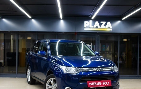 Mitsubishi Outlander III рестайлинг 3, 2013 год, 1 549 000 рублей, 2 фотография
