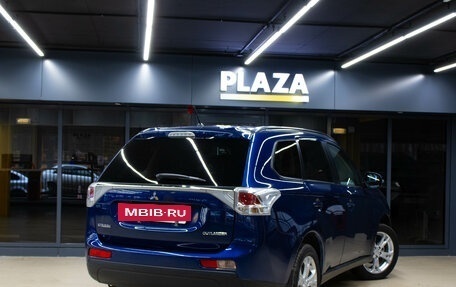Mitsubishi Outlander III рестайлинг 3, 2013 год, 1 549 000 рублей, 4 фотография