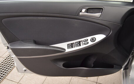 Hyundai Solaris II рестайлинг, 2015 год, 890 000 рублей, 8 фотография