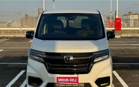 Honda Stepwgn IV, 2018 год, 2 199 000 рублей, 2 фотография