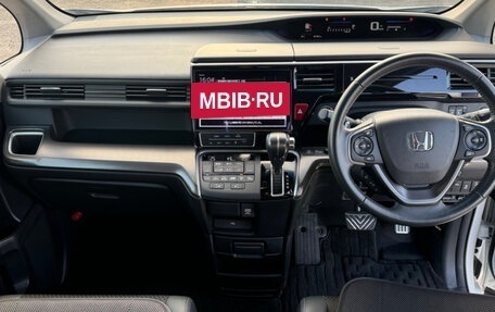 Honda Stepwgn IV, 2018 год, 2 199 000 рублей, 5 фотография