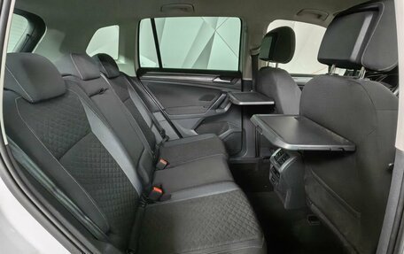 Volkswagen Tiguan II, 2018 год, 2 298 000 рублей, 10 фотография