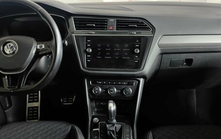 Volkswagen Tiguan II, 2018 год, 2 298 000 рублей, 17 фотография