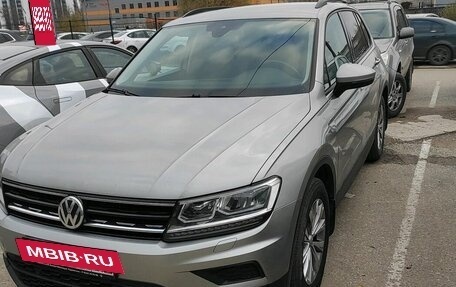 Volkswagen Tiguan II, 2020 год, 2 159 000 рублей, 2 фотография