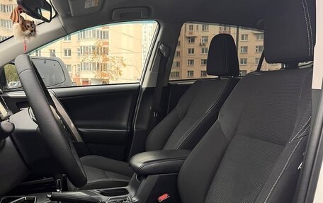 Toyota RAV4, 2019 год, 2 300 000 рублей, 11 фотография