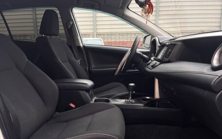 Toyota RAV4, 2019 год, 2 300 000 рублей, 13 фотография