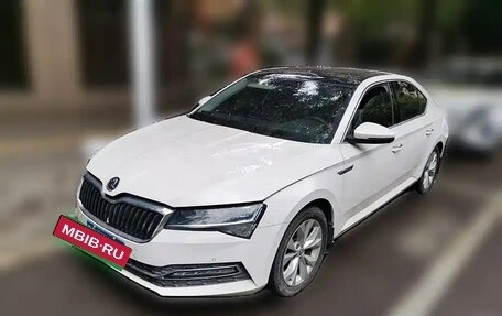 Skoda Superb III рестайлинг, 2021 год, 1 750 000 рублей, 1 фотография