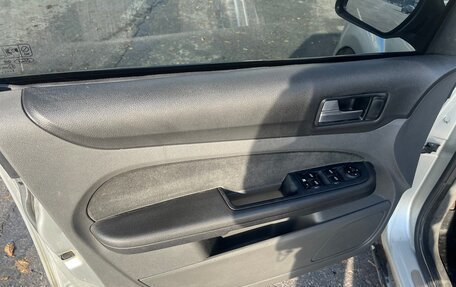 Ford Focus II рестайлинг, 2005 год, 300 000 рублей, 16 фотография