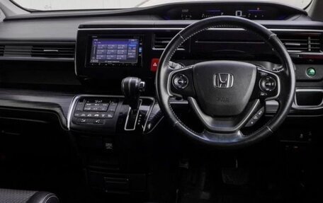 Honda Stepwgn IV, 2016 год, 1 810 000 рублей, 7 фотография