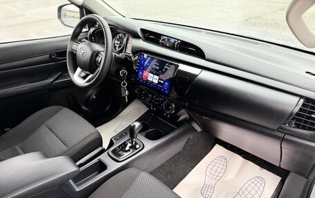 Toyota Hilux VIII, 2022 год, 4 100 000 рублей, 7 фотография