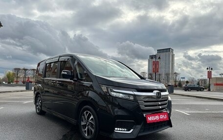 Honda Stepwgn IV, 2017 год, 2 300 000 рублей, 3 фотография