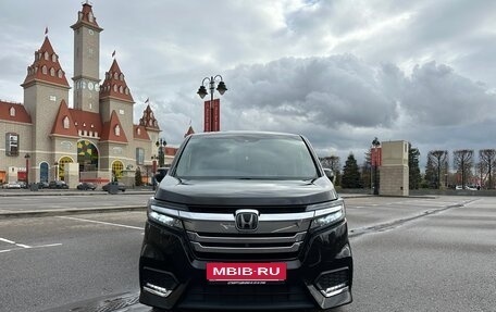 Honda Stepwgn IV, 2017 год, 2 300 000 рублей, 2 фотография