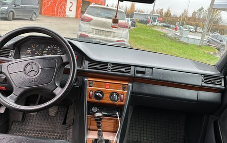 Mercedes-Benz E-Класс, 1993 год, 385 000 рублей, 11 фотография