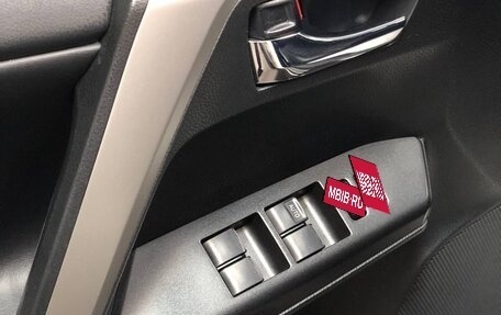 Toyota RAV4, 2016 год, 1 990 000 рублей, 22 фотография