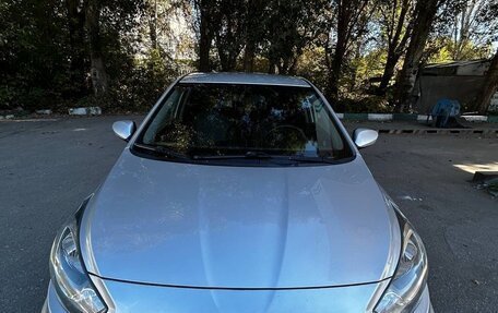 Hyundai Solaris II рестайлинг, 2011 год, 599 999 рублей, 1 фотография