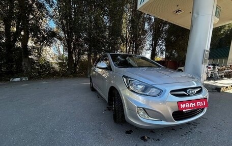 Hyundai Solaris II рестайлинг, 2011 год, 599 999 рублей, 3 фотография