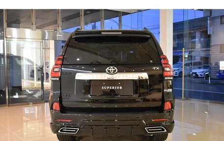 Toyota Land Cruiser Prado 150 рестайлинг 2, 2022 год, 5 000 000 рублей, 4 фотография