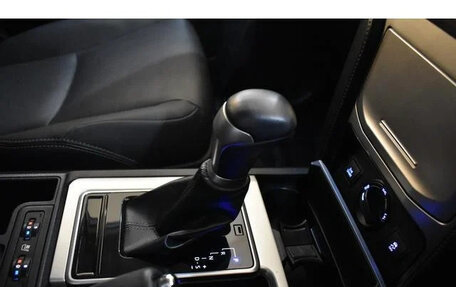 Toyota Land Cruiser Prado 150 рестайлинг 2, 2022 год, 5 000 000 рублей, 13 фотография