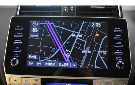 Toyota Land Cruiser Prado 150 рестайлинг 2, 2022 год, 5 000 000 рублей, 10 фотография