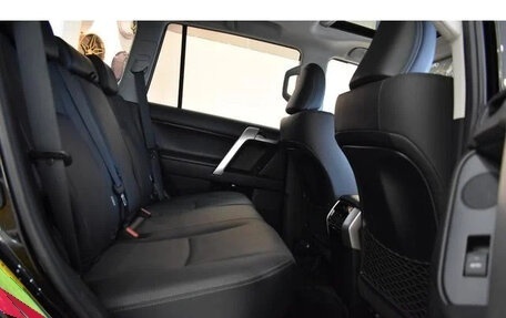 Toyota Land Cruiser Prado 150 рестайлинг 2, 2022 год, 5 000 000 рублей, 15 фотография