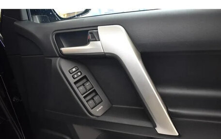 Toyota Land Cruiser Prado 150 рестайлинг 2, 2022 год, 5 000 000 рублей, 23 фотография