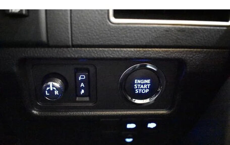 Toyota Land Cruiser Prado 150 рестайлинг 2, 2022 год, 5 000 000 рублей, 17 фотография