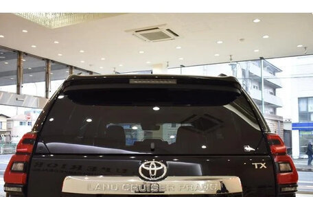 Toyota Land Cruiser Prado 150 рестайлинг 2, 2022 год, 5 000 000 рублей, 35 фотография