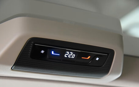 Volkswagen Multivan, 2024 год, 7 900 000 рублей, 15 фотография