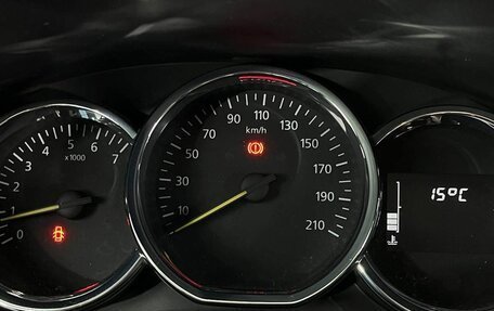 Renault Logan II, 2019 год, 975 000 рублей, 16 фотография