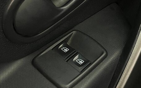 Renault Logan II, 2019 год, 975 000 рублей, 15 фотография